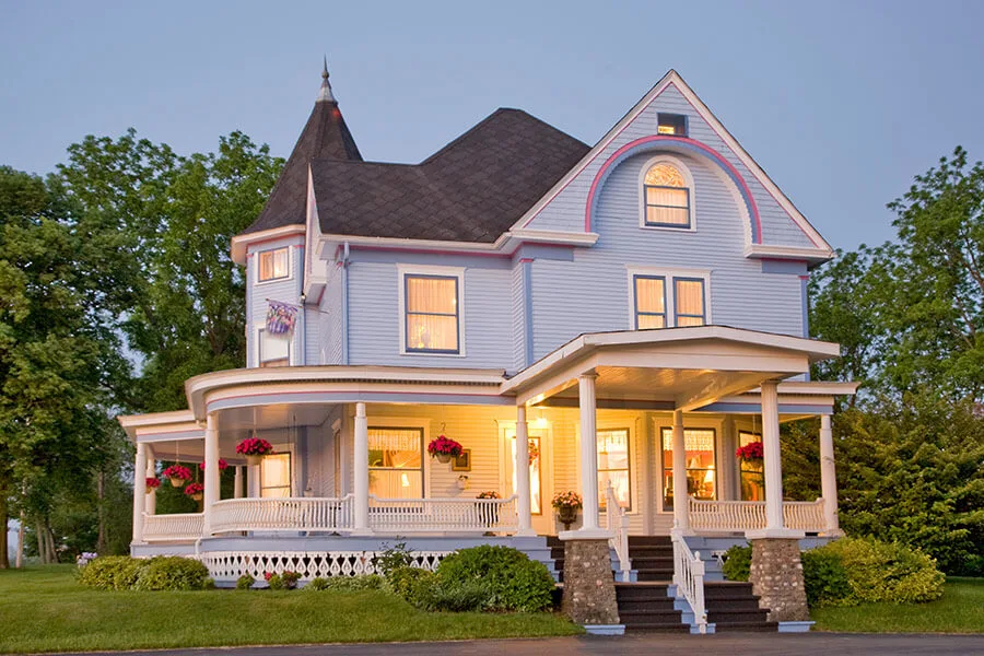 White Victorian Castle in the Country Bed and Breakfast