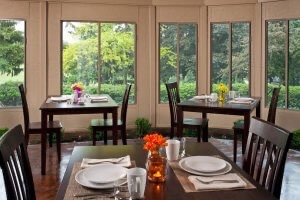 Breakfast tables for two and four at Painted Turtle Inn