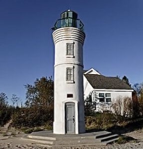 Robert H Manning Memorial light for article on B&Bs near Michigan lighthouses