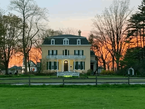 Loop-Harrison Mansion at sunset
