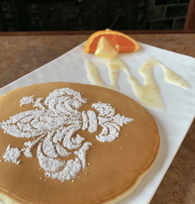 Pancake with a le flour pattern